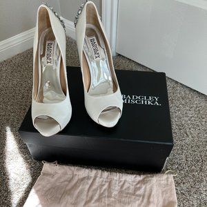 BADGLEY MISCHKA WHITE KIARA Embellished Peep-toe PUMP HEEL SIZE 6 WEDDING SHOE
